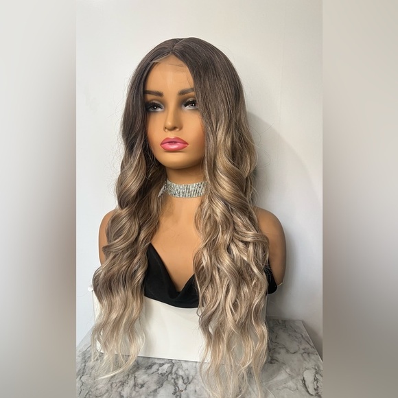 4 x 2 Lace Closure Balayage Blonde Wig 26 Inch long Natural look - Picture 3 of 7